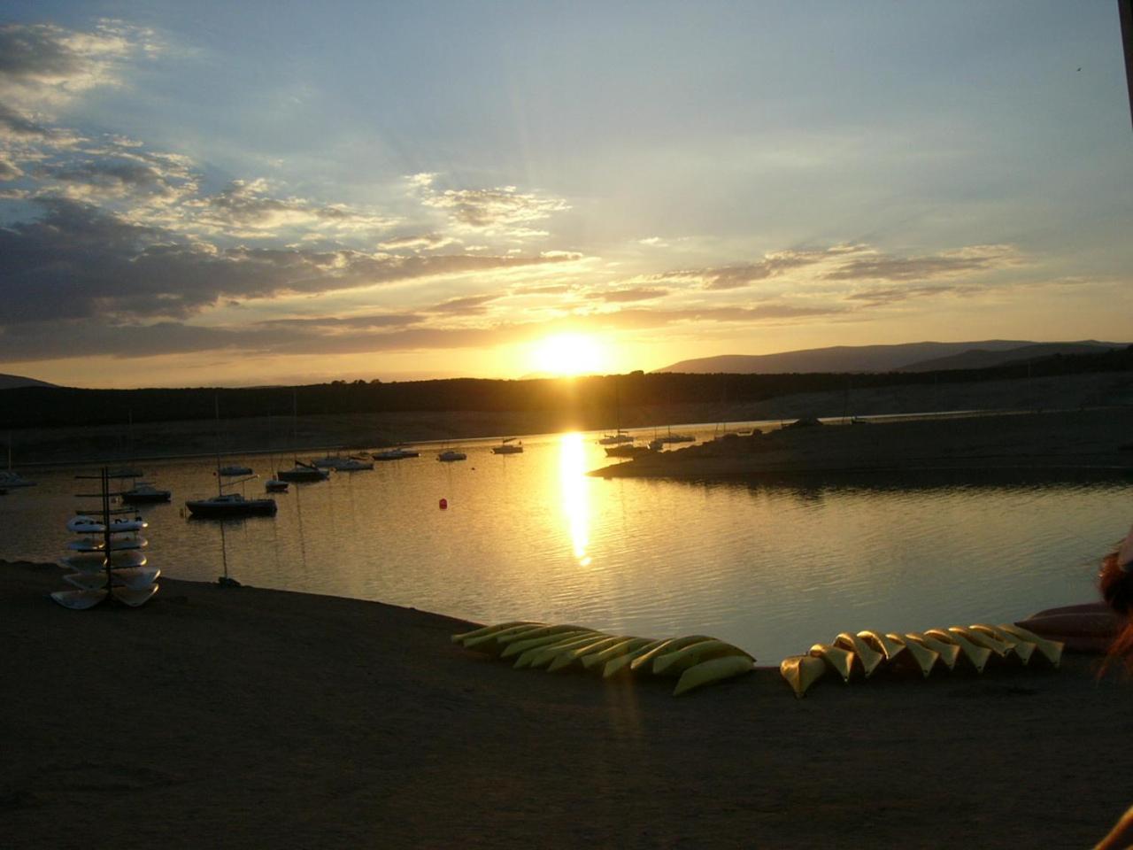 Camping De Cervera De Buitrago Exterior photo