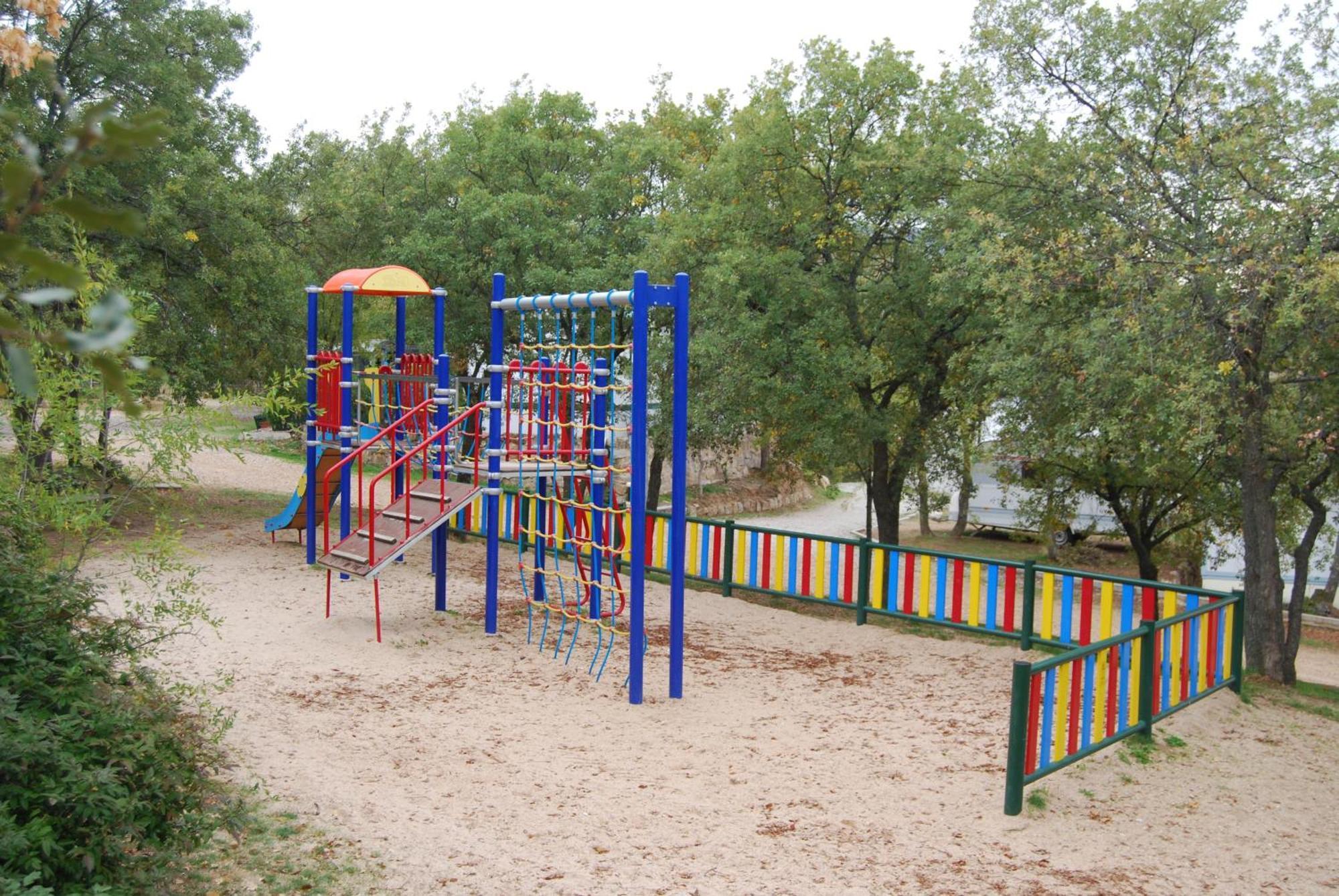 Camping De Cervera De Buitrago Exterior photo
